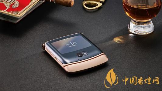 摩托羅拉折疊手機(jī)價(jià)格-5G折疊屏手機(jī)Razr5G售價(jià)多少?